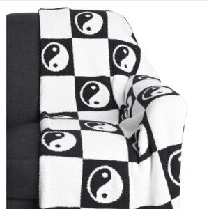 NWT C&C California Oversized Feather Yarn Ying & Yang Throw Blanket